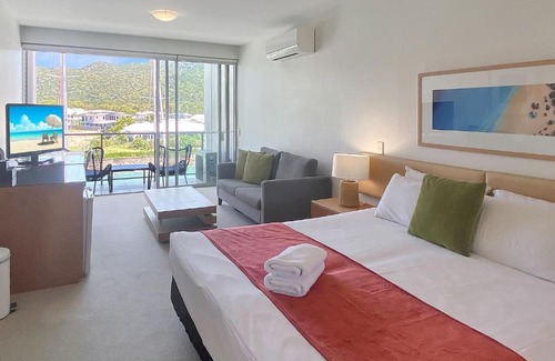 Nelly Bay Hotel | Blue on Blue Studio Room 1352
