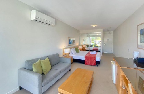 Nelly Bay Hotel | Blue on Blue Studio Room 1352