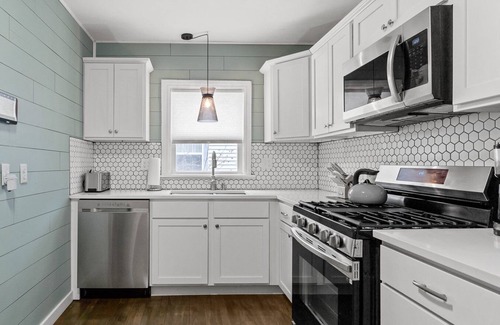 Muskegon House | Blue Paw Retreat - Pet Friendly rental near beaches & golf courses