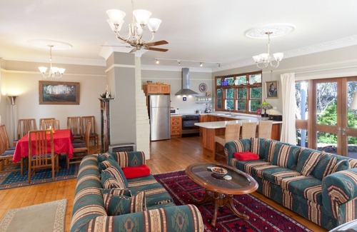 Wentworth Falls House | ~ BLUE PEACE ~ Blue Mountains Home - More than just somewhere to stay
