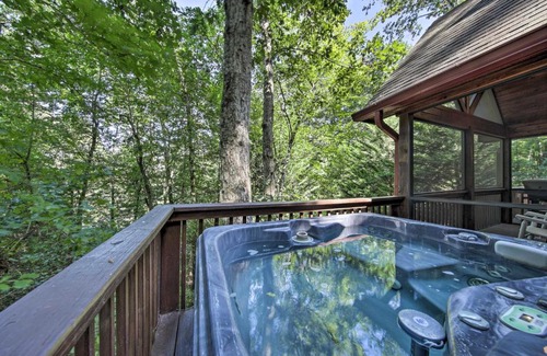 Cashes Valley House | Blue Ridge Cabin with Hot Tub and Fire Pit!