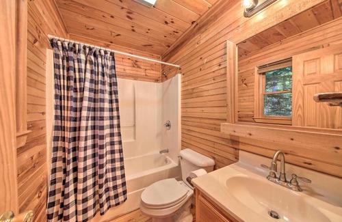 Cashes Valley House | Blue Ridge Cabin with Hot Tub and Fire Pit!