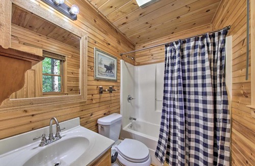 Cashes Valley House | Blue Ridge Cabin with Hot Tub and Fire Pit!