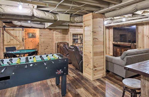 Cashes Valley House | Blue Ridge Cabin with Hot Tub and Fire Pit!