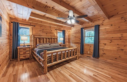 Logan Cabin | Blue Ridge Lodge: Handicap Access Multi-Gen 8 bedroom estate in Hocking Hills