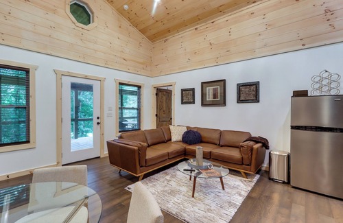 Epworth Cottage | Blue Ridge Mountainside Cottage w/Fire Pit!