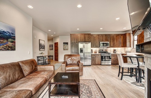 Silverthorne Condo | Blue River Flats in Silverthorne, amazing location and panoramic mountain views