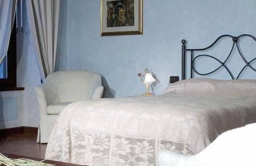 Bedizzole Other | Blue Room