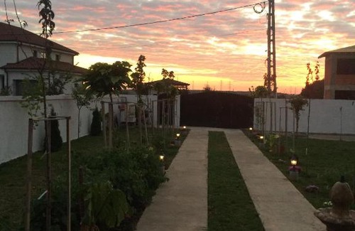 Balotesti House | Blue Sky House