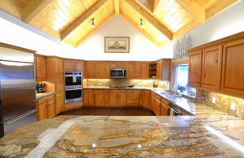 Estes Park House | Blue Spruce Manor - 5 bedroom luxury home with hot tub