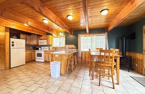 Island Park Cabin | Blue Stone Escape* Close To Snowmobile Trails, 25 Mins to YNP, 2Br - 2Ba, Wifi Access