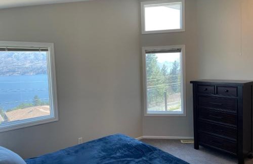 Central Okanagan House | Blue View Family Getaway