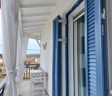 Foinikounta Apartment | Blue Window