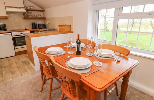Whitstone Cottage | BLUEBELL, character holiday cottage, with a garden in Whitstone