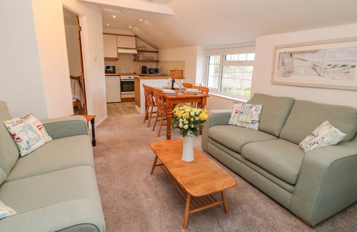 Whitstone Cottage | BLUEBELL, character holiday cottage, with a garden in Whitstone