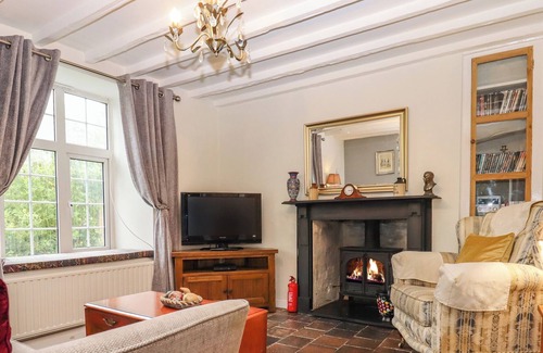 Tavistock Cottage | BLUEBELL COTTAGE, pet friendly, with open fire in Tavistock