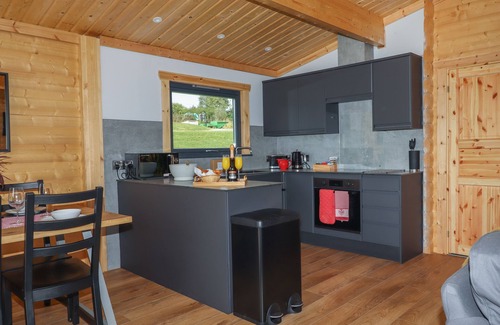 Sticklepath Cottage | Bluebell Lodge