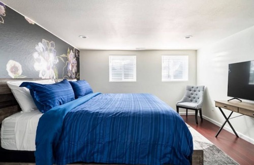 Littleton House | Blueberry 3BR2BA house with private entrance and a Hot tub