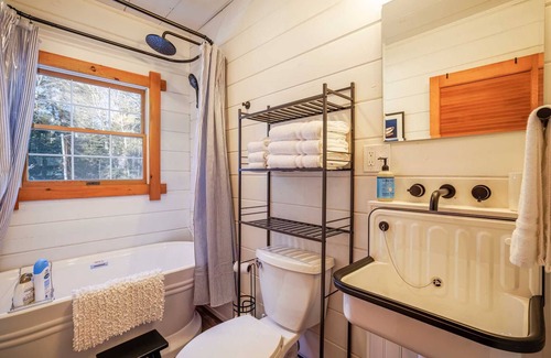 Lamoine Cottage | Blueberry Cottage-Oceanfront log home on 3.5 acres near Acadia National Park