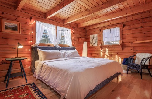 Lamoine Cottage | Blueberry Cottage-Oceanfront log home on 3.5 acres near Acadia National Park
