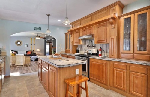 Bridgewater Corners House | Blueberry Hill Escape | Pet Friendly | HotTub | Fire pit
