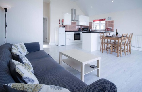 Pendine Apartment | Bluebird - 2 Bedroom Apartment - Pendine