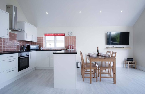 Pendine Apartment | Bluebird - 2 Bedroom Apartment - Pendine