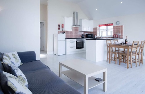 Pendine Apartment | Bluebird - 2 Bedroom Apartment - Pendine