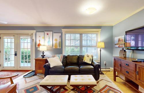 Edgecomb Apartment | Bluebird Haven - Lower