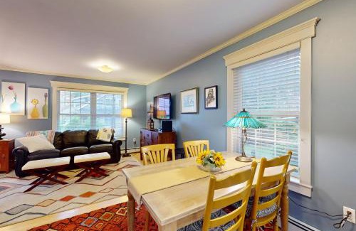 Edgecomb Apartment | Bluebird Haven - Lower