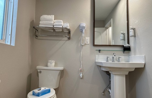 Cambria Hotel | Bluebird Inn