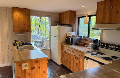 Forest Farms Cottage | Bluebird - Large cottage for all season getaway