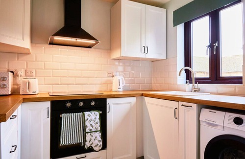 Bourton House | Bluebirds Cottage - Light & Airy 2 Bed in Bourton