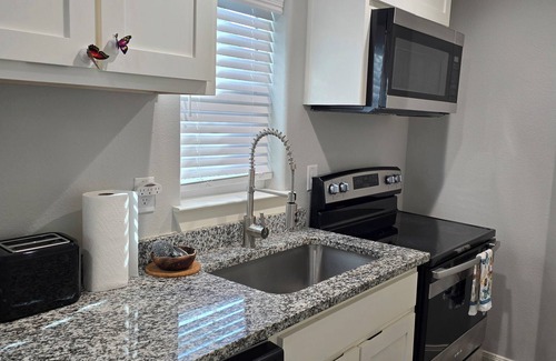 Denison House | Bluebonnet Cottage Duplex in Downtown Denison-Perfect Blend of Charm & Comfort