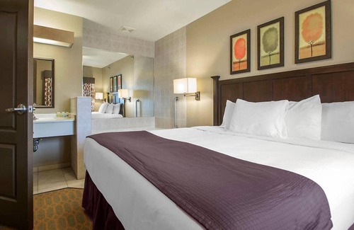 Lake Delton Resort | Bluegreen's Odyssey Dells – An Escape for Families- Waterpark Capital- 2 Bd.