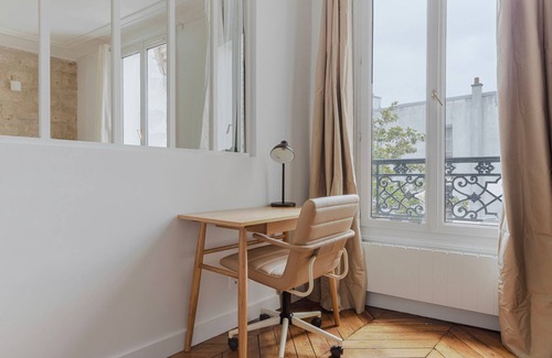 Montmartre Apartment | Blueground | Abbesses - Montmartre, nr Sacré Coeur