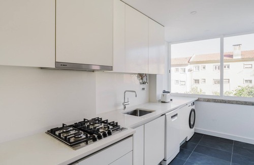 Alvalade Apartment | Blueground | Alvalade, AC & w/d, nr park