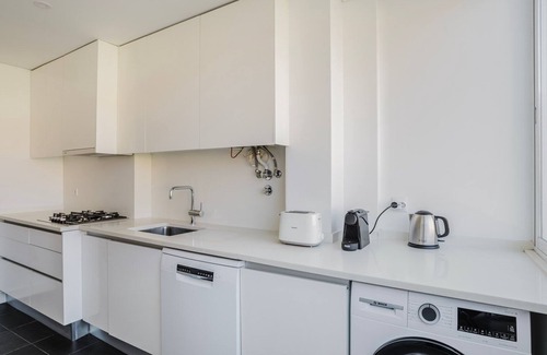 Alvalade Apartment | Blueground | Alvalade, AC & w/d, nr park