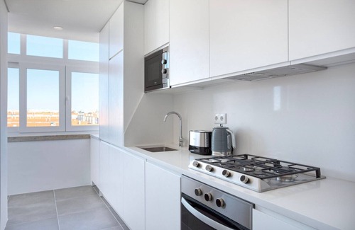 Alvalade Apartment | Blueground | Alvalade, balcony