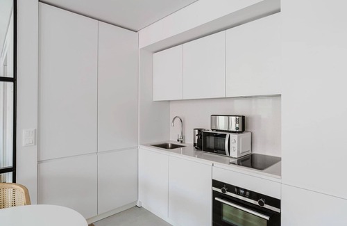 Lisbon Old Town Apartment | Blueground | Amoreiras, pools, gym, spa, w/d, a/c