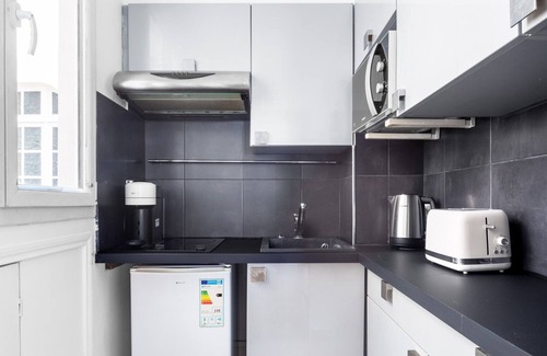 Ternes Apartment | Blueground | Arc de Triomphe, nr Champs Elysées