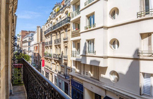 Ternes Apartment | Blueground | Arc de Triomphe, nr Champs Elysées