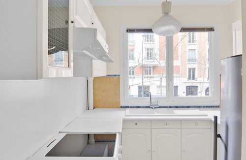 Auteuil Apartment | Blueground | Auteuil, elevator & concierge