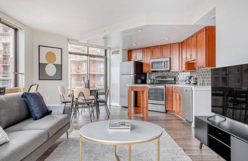 Ballston Apartment | Blueground | Ballston, pool, nr Arlington Cemetery
