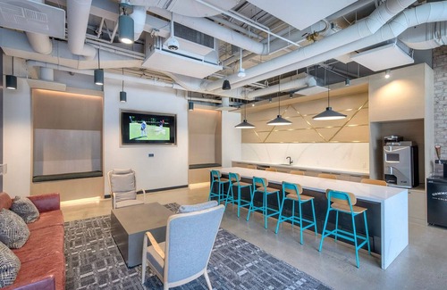 Ballston Apartment | Blueground | Ballston, pool, nr Arlington Cemetery