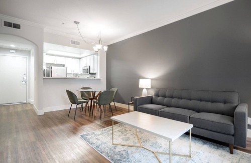 Beverly Grove Apartment | Blueground | Beverly Grove, pool, nr La Brea Tar Pits