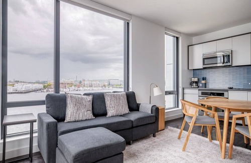 Central-Maverick Square - Paris Street Apartment | Blueground | Central-Maverick Square, pool, nr Boston Harbor