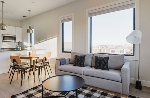 Central-Maverick Square - Paris Street Apartment | Blueground | East Boston, AC, nr parks & beach