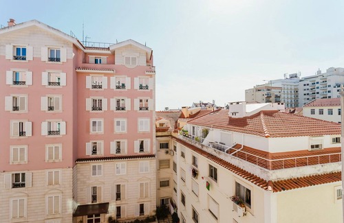 Lisbon Old Town Apartment | Blueground | Estrela, pool & w/d, nr Rossio