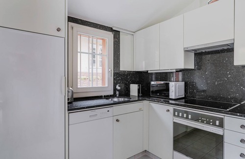 Oberstrass Apartment | Blueground | Fluntern, private w/d, walk to market